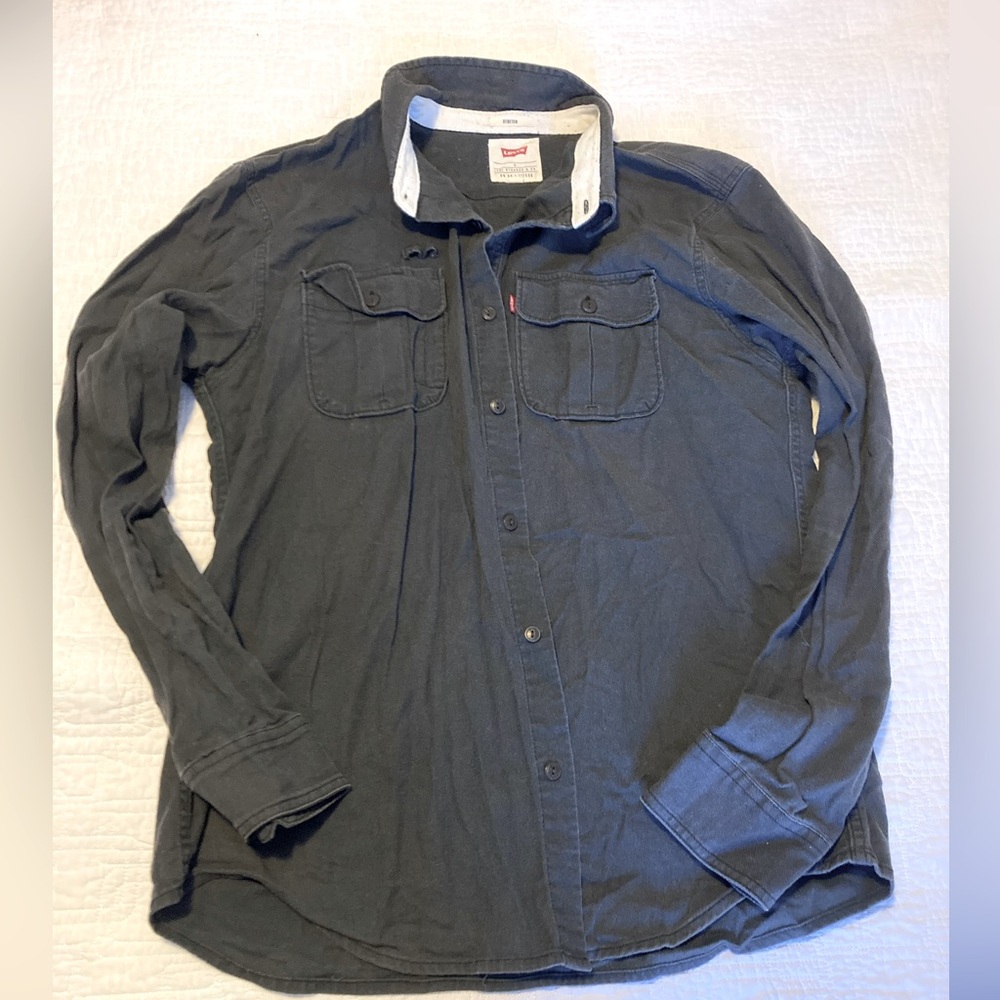 Men’s size Large slate colored LEVIS long-sleeved button-up